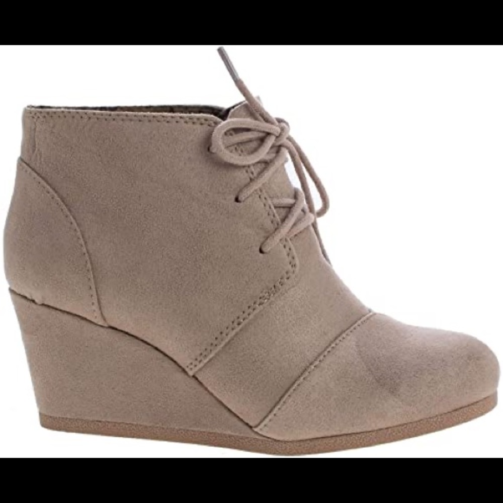 Tilly’s City-classified Wedge Booties